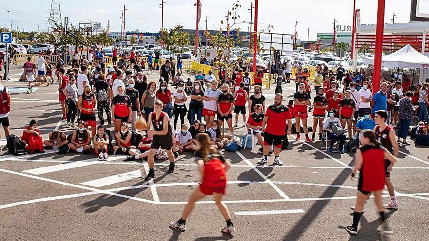 Un momento de la mañana del torneo de baloncesto 3x3. | CB PUERTO SAGUNTO