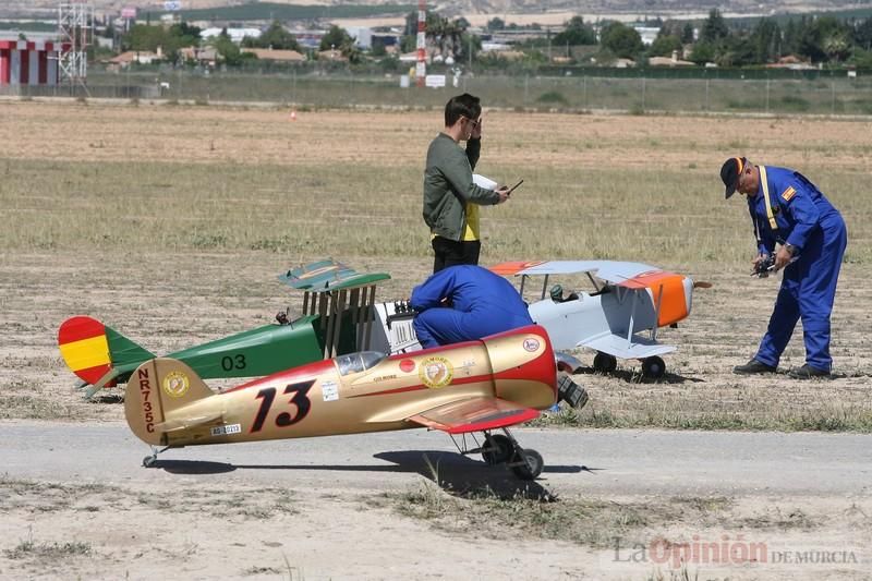 Exhibición de paracaidismo en la Base Aérea de Alcantarilla