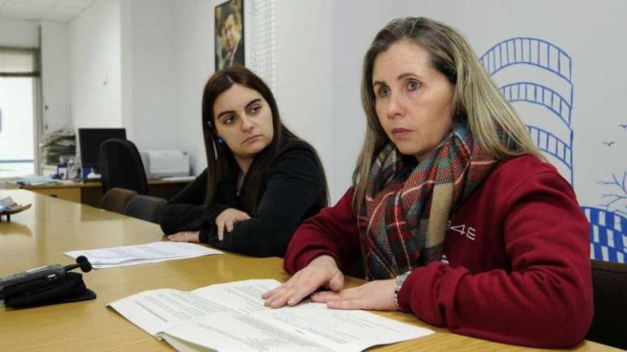 Raquel Lorenzo y Paz Pérez presentaron ayer la iniciativa. // Bernabé/Javier Lalín