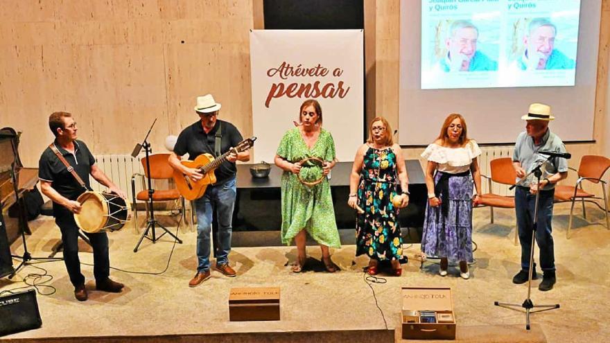 Las melodías de Anhinojo Folk sonarán en Casas de Miravete