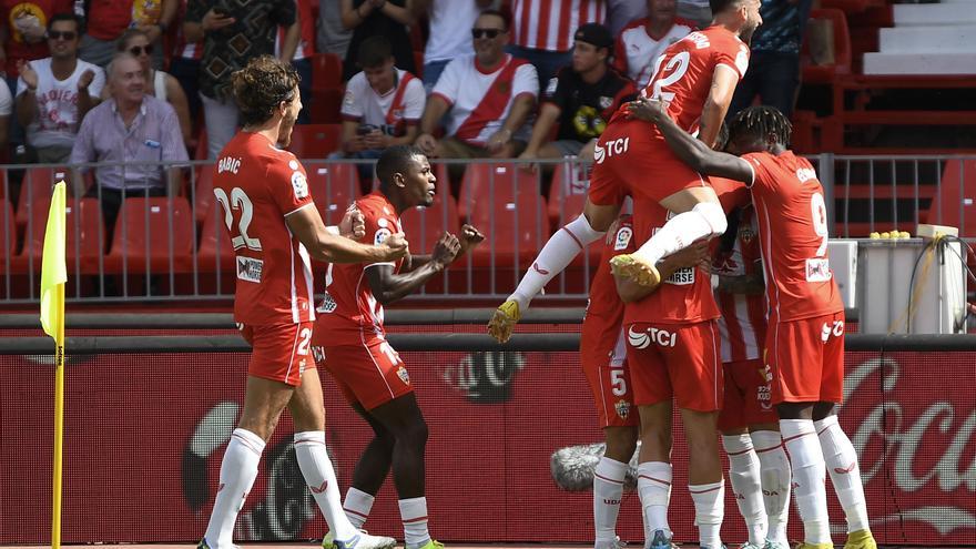 El Almería se reencuentra con la victoria ante el Rayo (3-1)