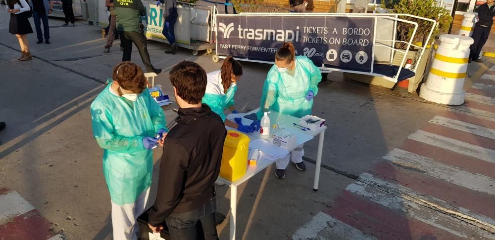 Realización de test rápidos en Ibiza a todos los pasajeros y transportistas de los dos ferrys a Formentera