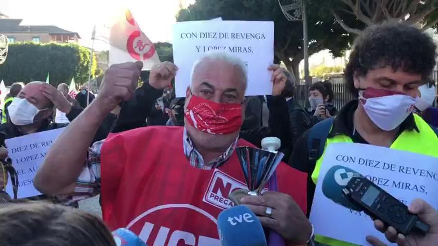 Los trabajadores de Latbus: "Ballesta tiene abandonados a los ciudadanos"