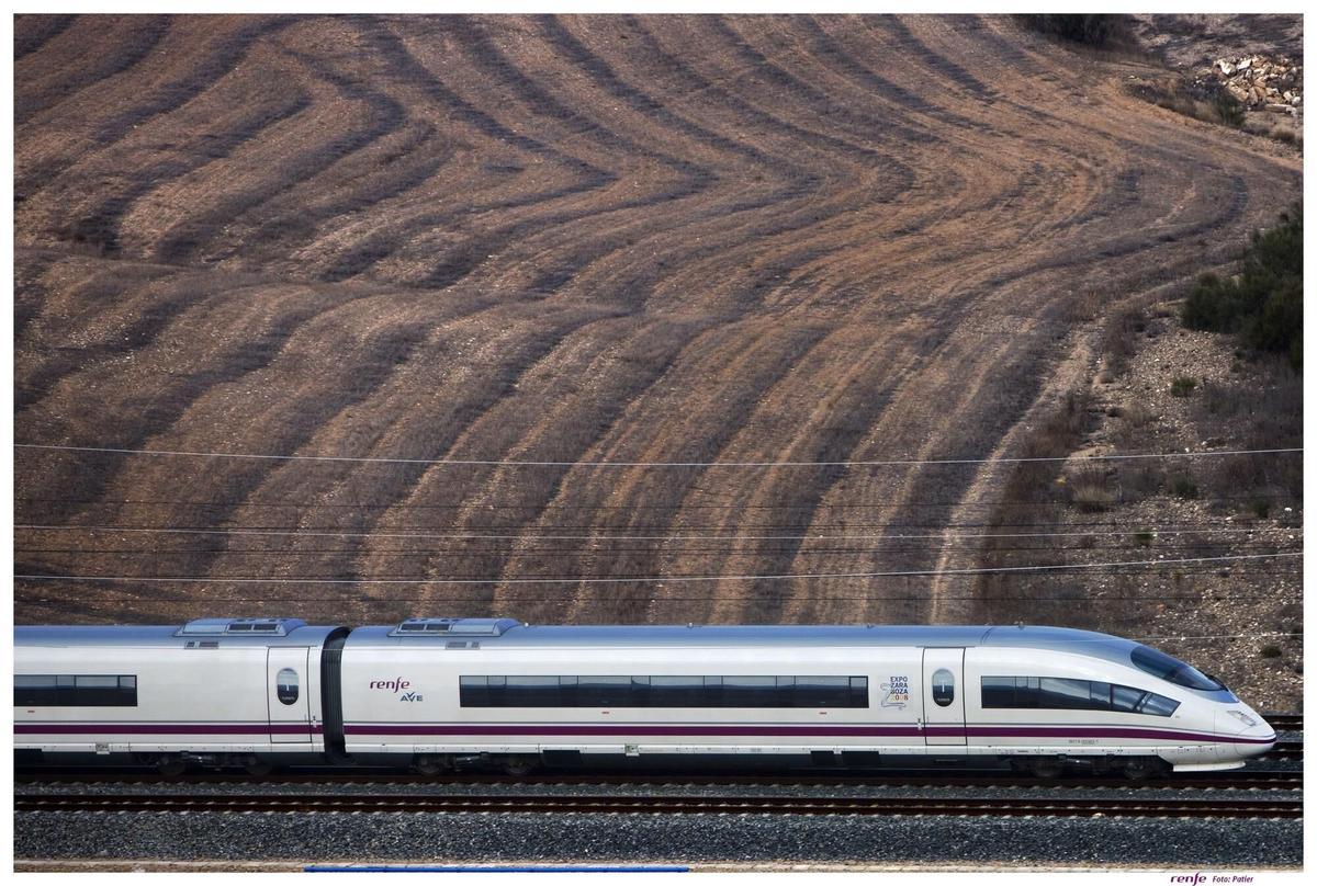 Un tren AVE en una imagen de archivo