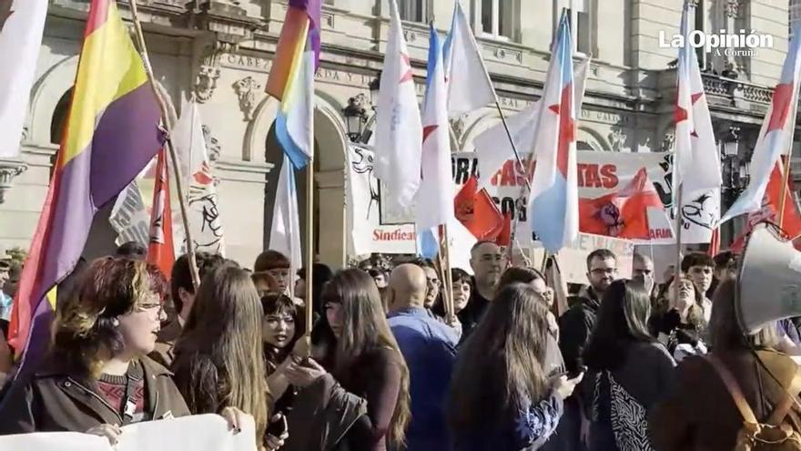 Movilización "antifascista" en María Pita ante la visita de Santiago Abascal a A Coruña