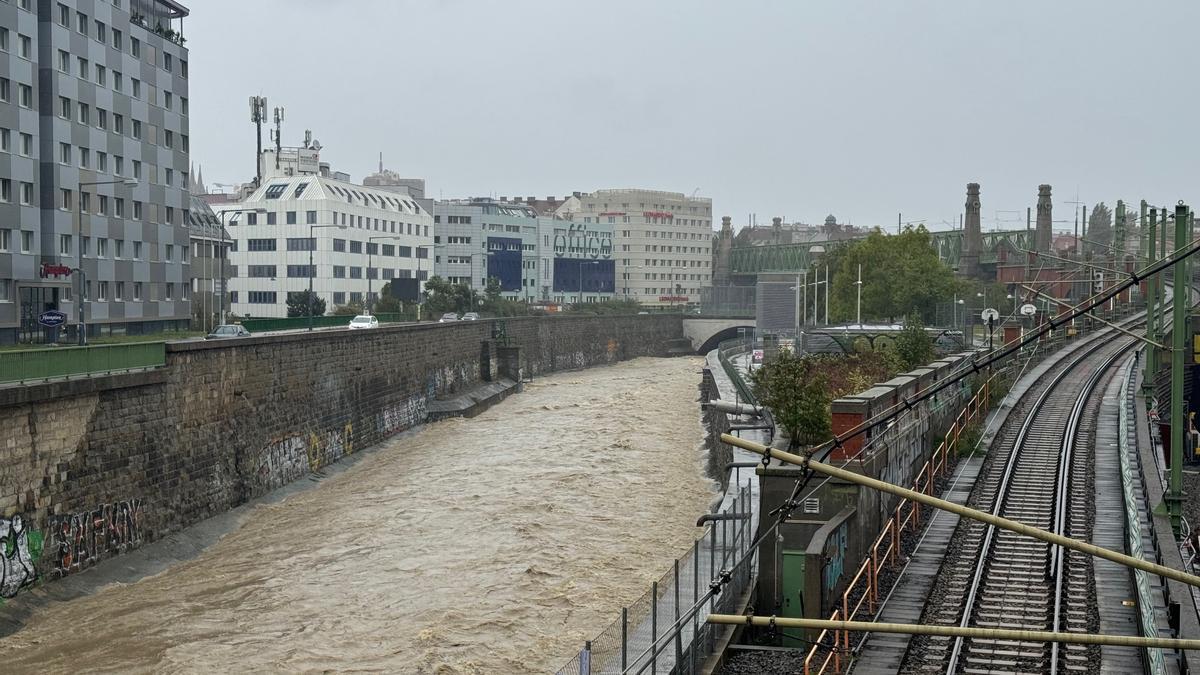 Hungría monta diques en 544 kilómetros del Danubio ante el riesgo de riada  por las inundaciones