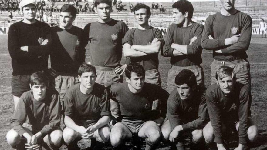 El Atlético Pontevedrés, en un partido disputado en el Estadio de Pasarón. // R. Vázquez