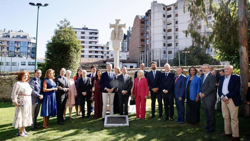 El arzobispo de Santiago y exdirector general de la Policía serán reconocidos en Oviedo