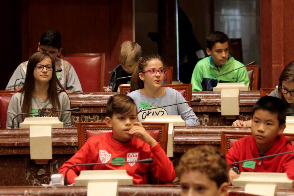 Pleno infantil en la Asamblea Regional