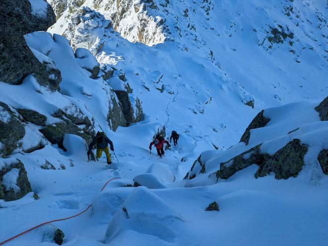 Así es el homenaje que realiza el grupo de montaña de Plasencia a Robe Iniesta