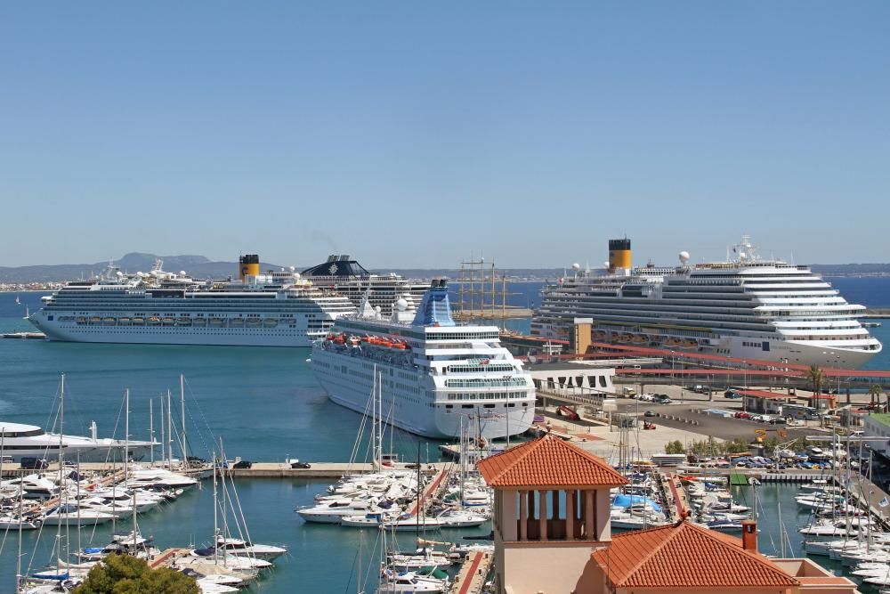 Llegan ocho cruceros y 22.000 turistas al puerto de Palma