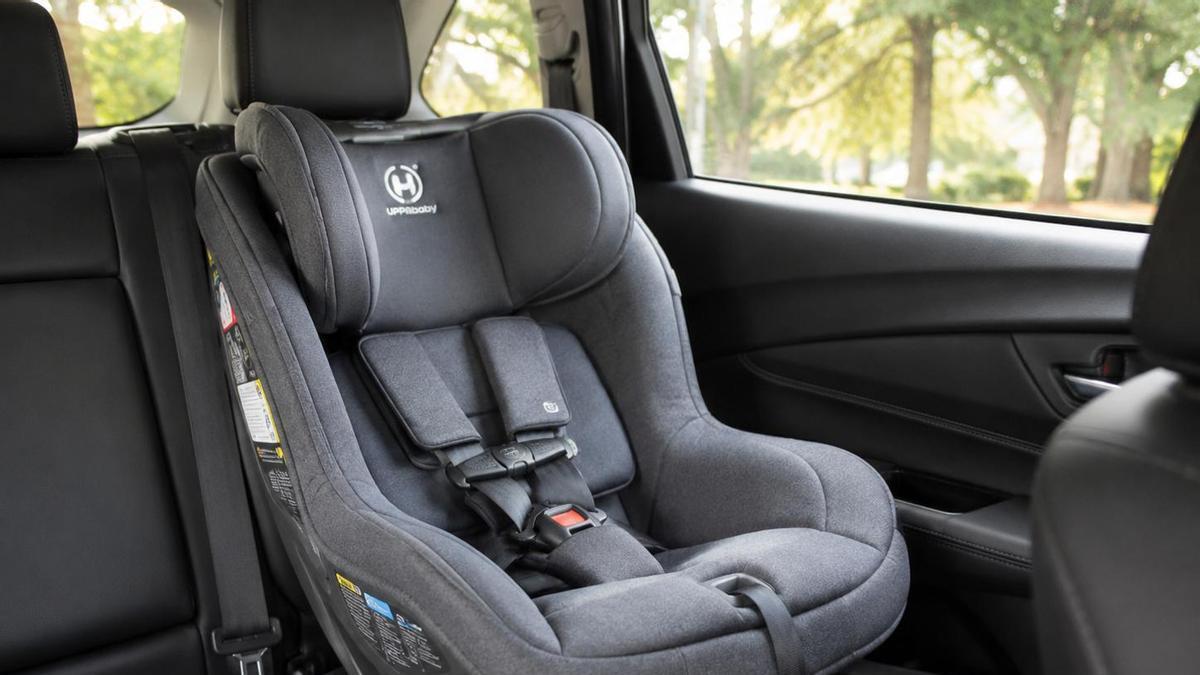 La OCU advierte: las sillitas de coche que no cumplan esta norma pueden costarte 200 euros y poner en peligro a tu hijo