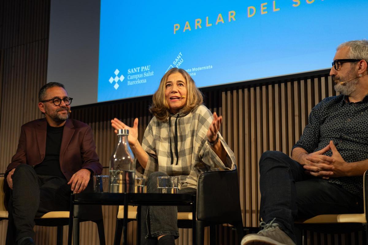 Ada Parellada, restauradora. A la derecha, Roger de Gràcia; a la izquierda, Narcís Cardoner.