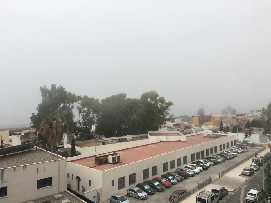 La alta humedad de la mañana, mezclada con el viento del sudeste y las altas temperaturas han provocado este fenómeno que no es inusual en los días de verano