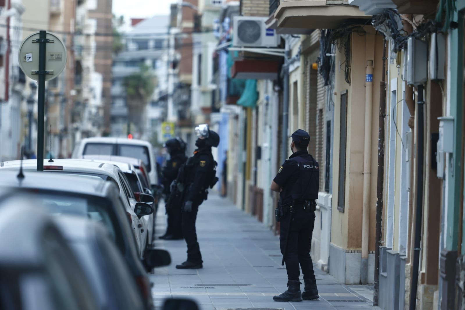 Un hombre se atrinchera en una casa del Cabanyal tras diparar a otro con una escopeta de perdigones