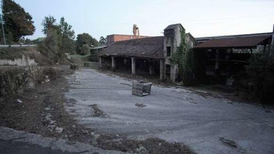 Una vieja fábrica de madera, en Rianxo, localidad donde se pierde su rastro.