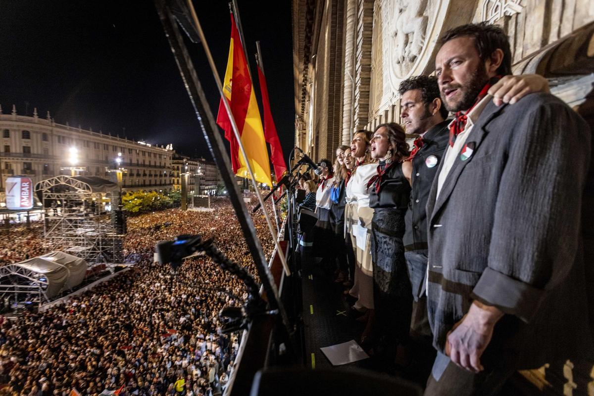 Javier Macipe, muy emocionadom, durante el pregón de las Fiestas del Pilar.