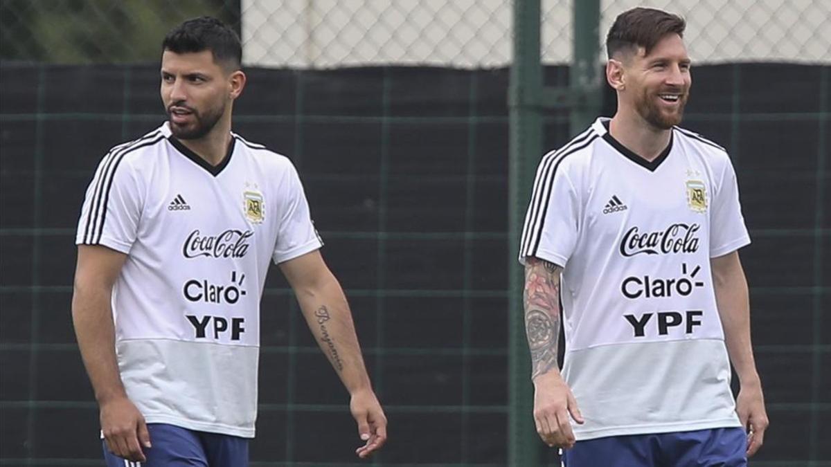 Sergio Agüero y Leo Messi ensayaron variantes de ataque