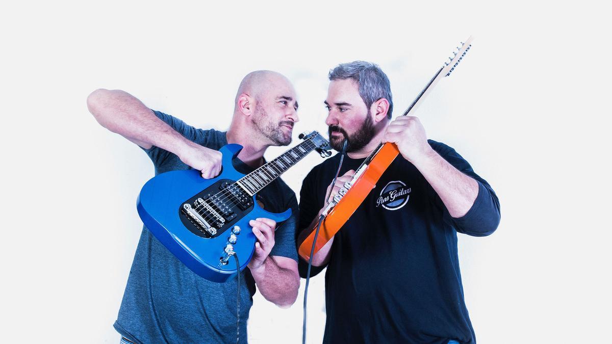 Òscar y David Pons, blanden dos guitarras con cuerpos intercambiables