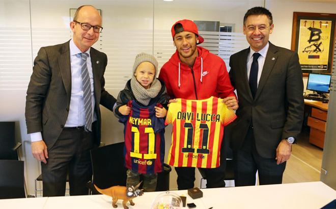 Se hace socio del Barça junto a su hijo