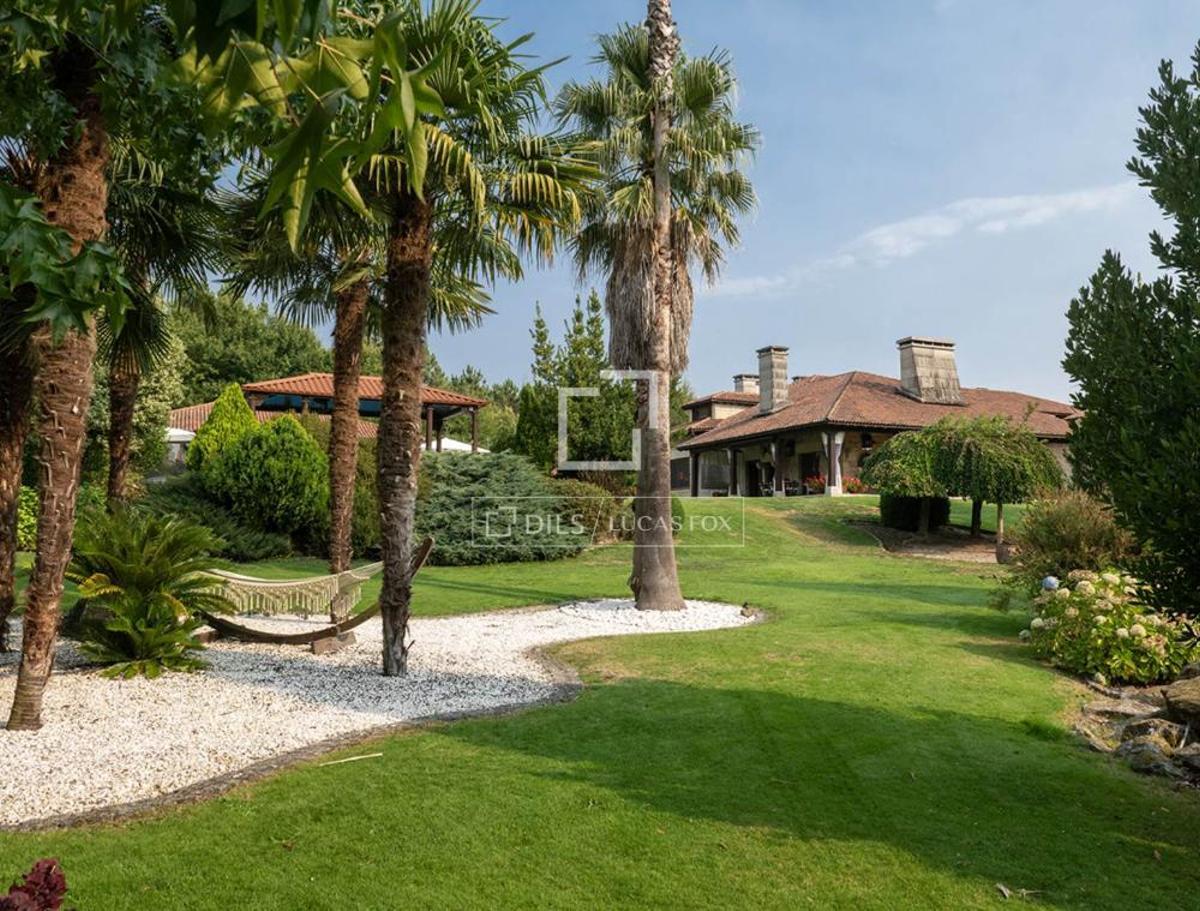 Una imagen de la casa del cantante que esta puesta en venta.