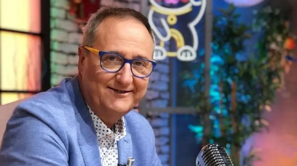 Marcial Mouzo, no estudio do programa 'Quen anda aí', de TVG, co que seguirá colaborando