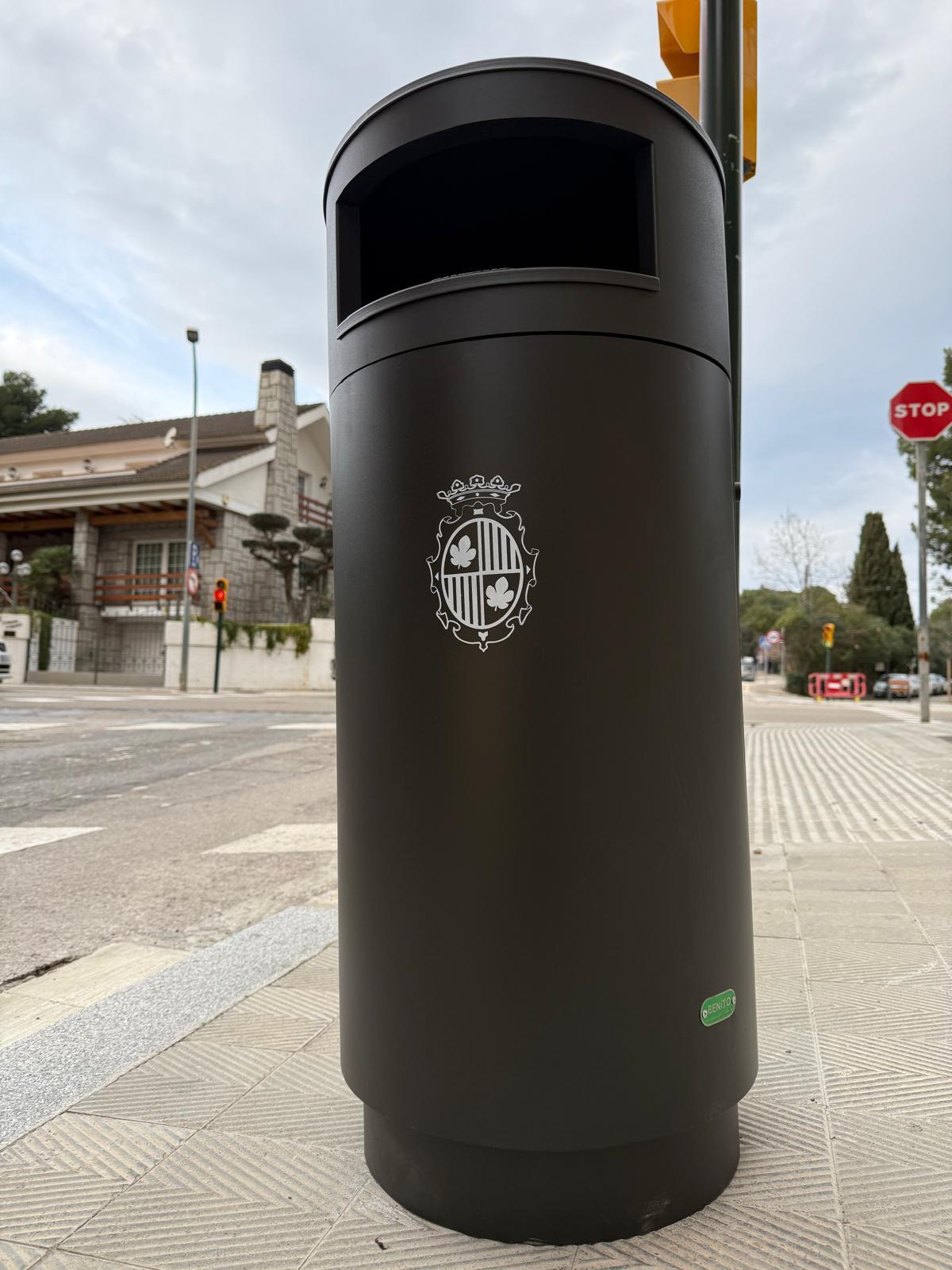 Una de les noves papereres.