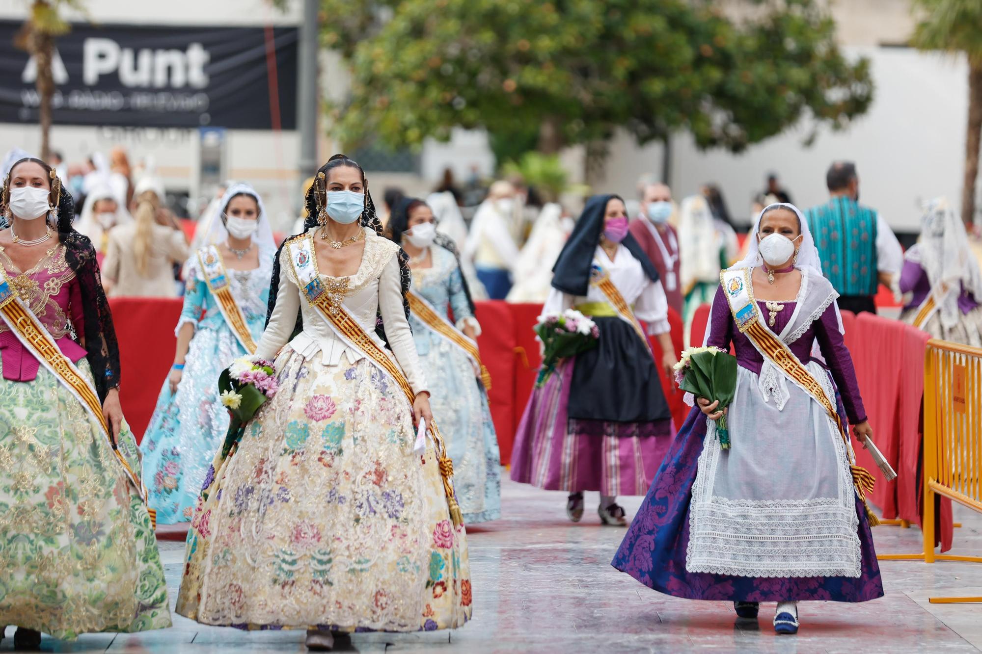 Búscate en el segundo día de Ofrenda por la calle Caballeros (entre las 17.00 y las 18.00 horas)