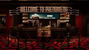 “Los espacios del local, principalmente hall y bar, se han transformado en zonas donde el espectador podrá relejarse antes o después de las sesiones en un ambiente muy exclusivo, mezcla de ‘art deco’ con toques tecnológicos del siglo XXI, explica Nacho Cerdà.