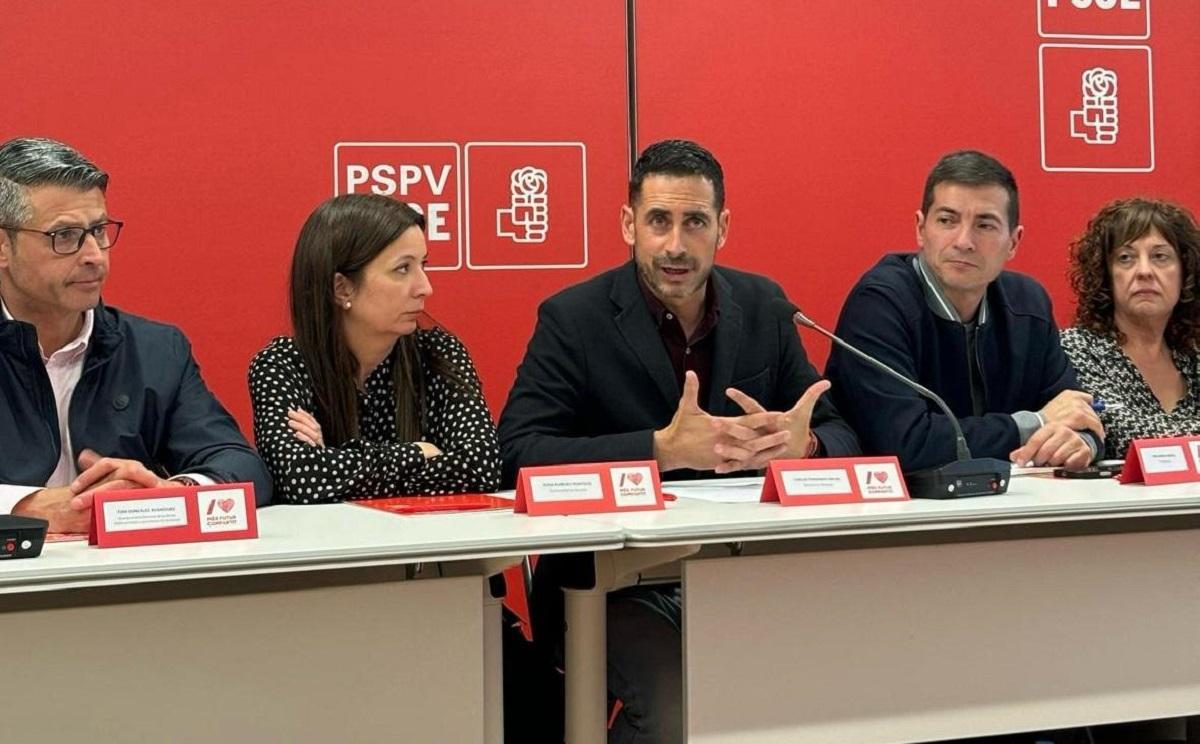 Carlos Fernández Bielsa interviene en una reunión de la nueva Ejecutiva provincial del PSPV.