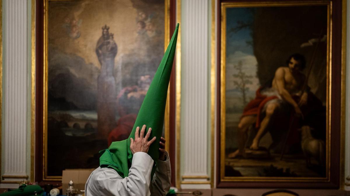 En imágenes | Procesión de la Cofradía las ‘Siete Palabras’ este Lunes Santo en Zaragoza