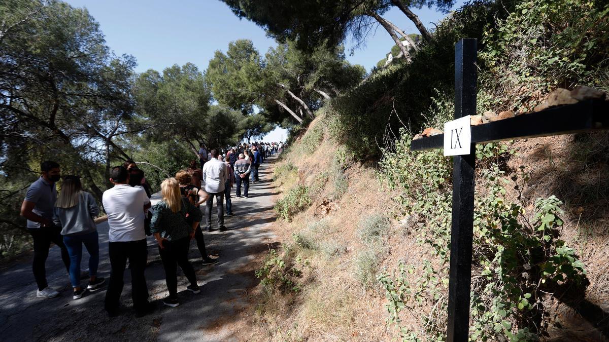 Con motivo de la suspensión de la estación de penitencia, la Ermita del Monte Calvario permanece abierta este Viernes Santo de manera ininterrumpida desde las 10h hasta las 20h.