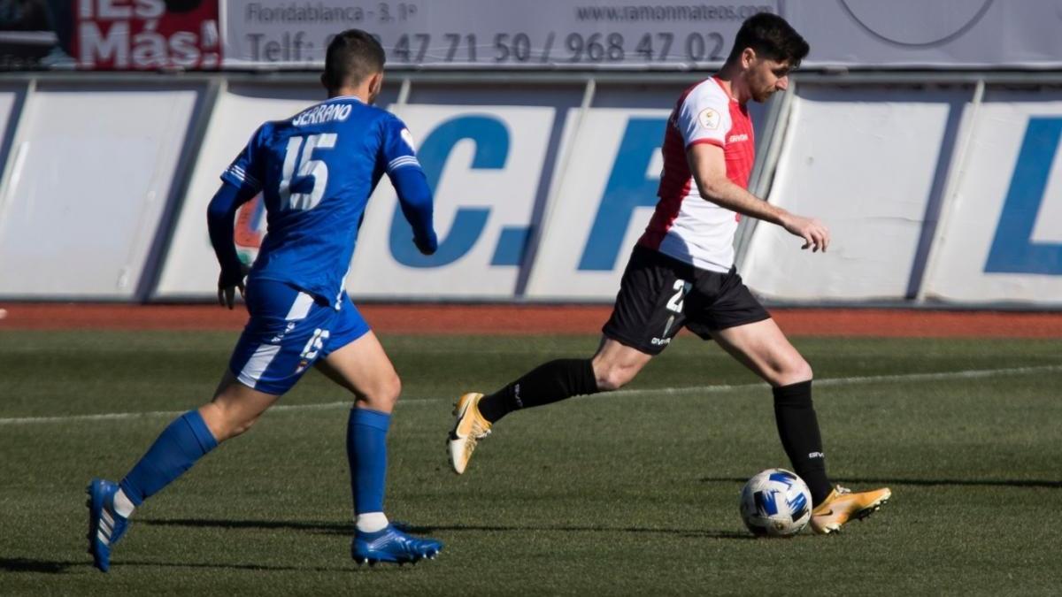 Javi Flores: &quot;Intentaremos ponerle las cosas difíciles y pasar ante la Real Sociedad&quot;