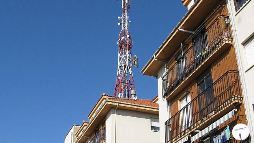 Antena instalada en la céntrica calle Ciudad de Toro.