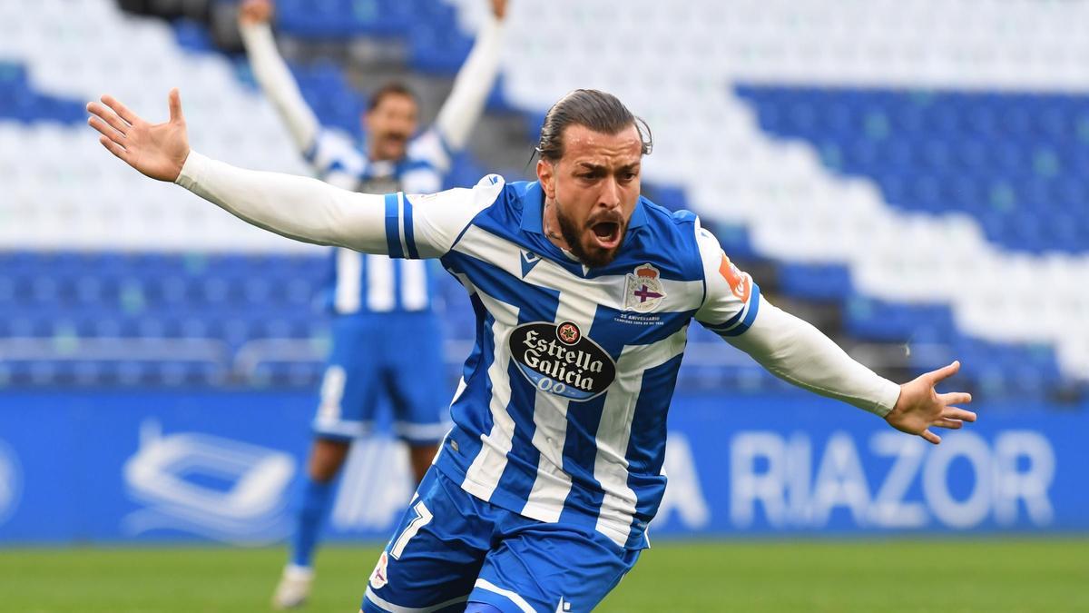 Héctor Hernández celebra un gol esta temporada.