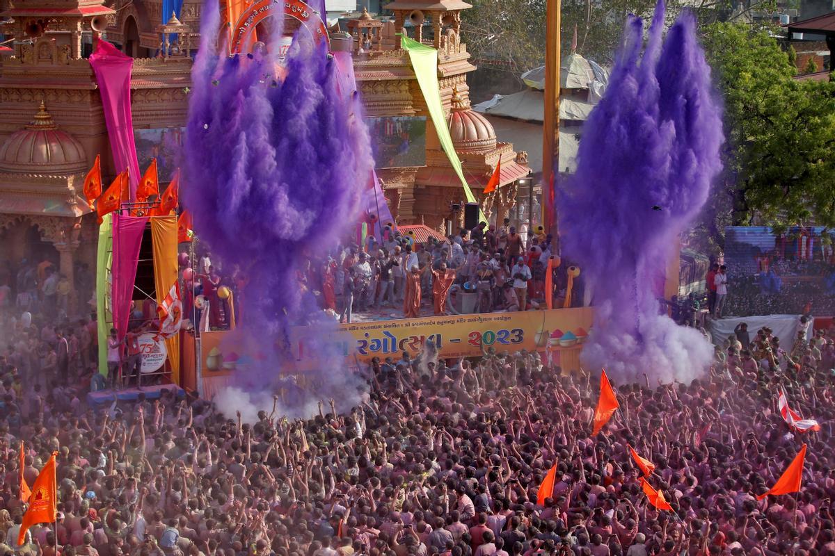 Celebraciones del festival Holi en Salangpur, en el estado indio de Gujarat.