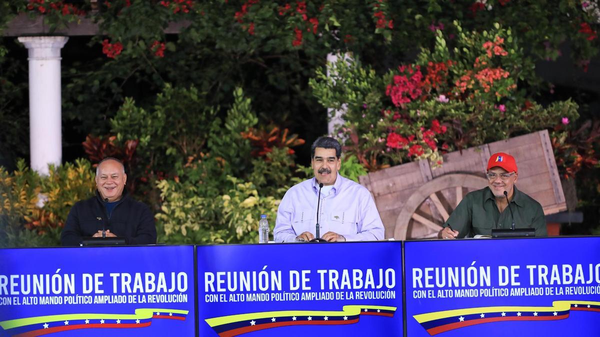 Fotografía cedida por Prensa Miraflores donde se observa al presidente venezolano, Nicolás Maduro, durante un acto de Gobierno, el día 1 de noviembre, en Caracas (Venezuela)