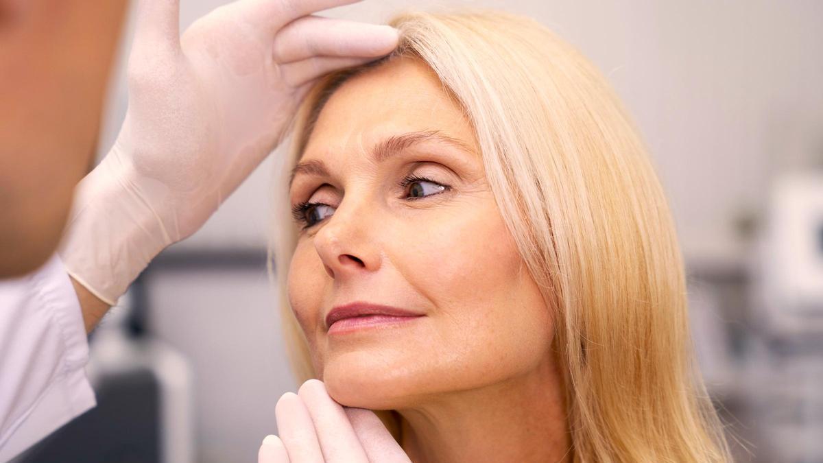 Potenza® Facial lleva a cabo un tratamiento de rejuvenecimiento facial no quirúrgico