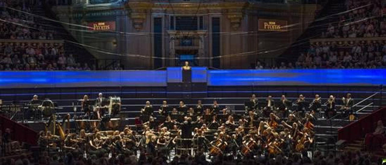 Actuación de la Orquesta Sinfónica de la BBC en el Royal Albert Hall de Londres.