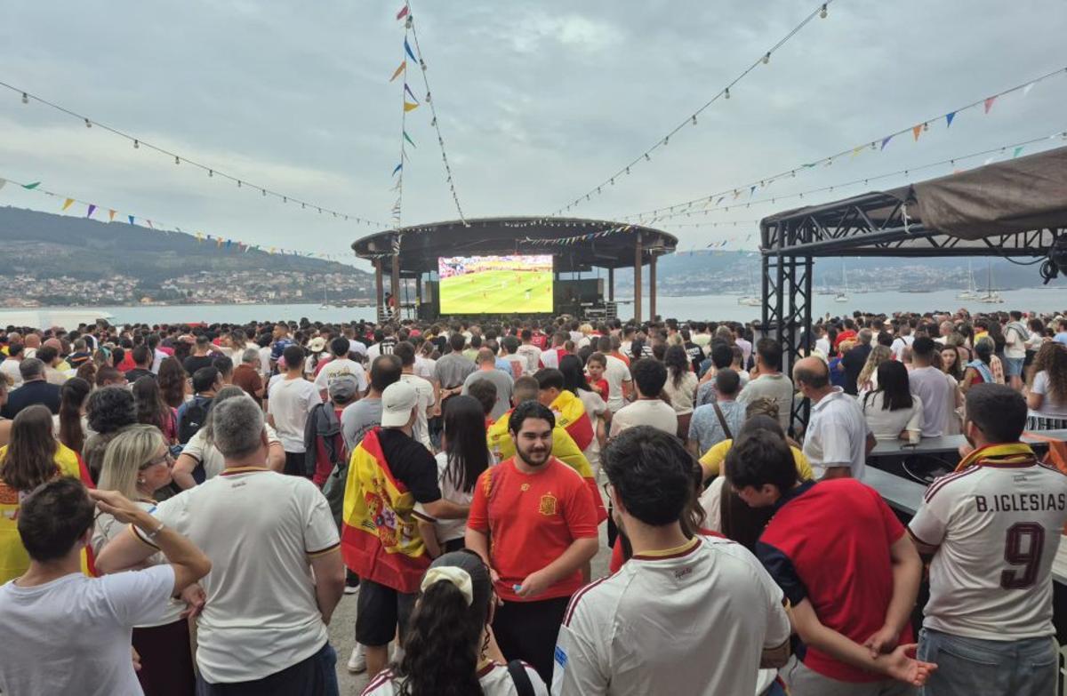 La pantalla gigante en las Fiestas del Carmen de Moaña. | J.C/C.G.