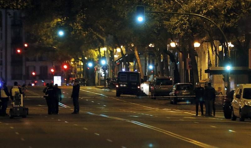 Un turolense estrella su coche contra la sede del PP en Madrid