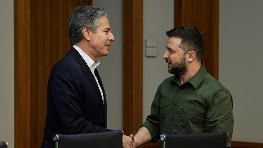 El Secretario de Estado de EE.UU. Antony Blinken y el presidente ucraniano, Volodomir Zelenski.