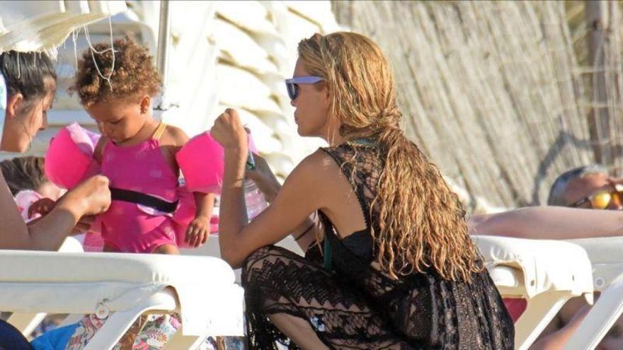 Esther Cañadas se relaja en Formentera