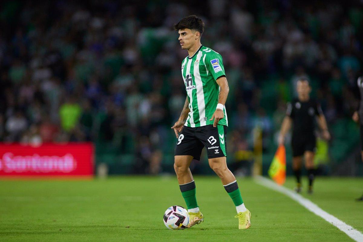 Juan Cruz, en un encuentro cono el primer equipo del Betis