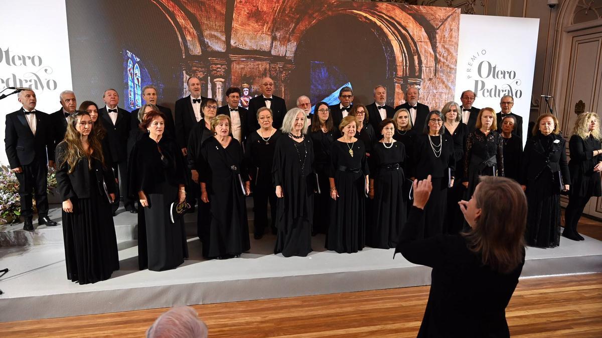 Actuación de la Coral el jueves, tras recibir el premio Otero Pedrayo
