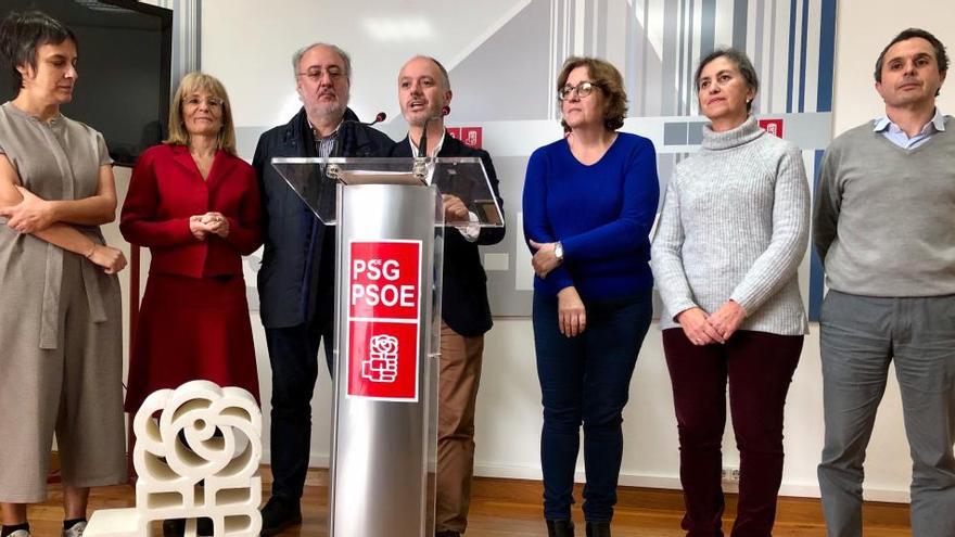 Regades con los diputados, senadores y los responsables de la campaña del PSOE.