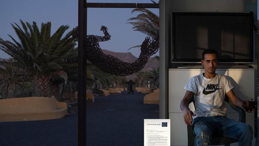 &#039;Días lentos en la Isla Afortunada&#039;: la muestra que pone el foco en la migración entre Tarfaya y Fuerteventura