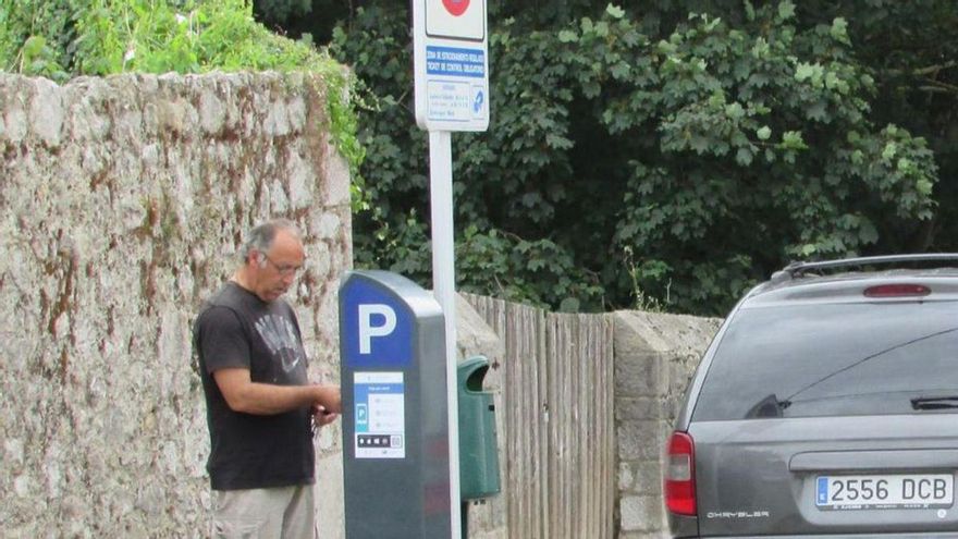 La zona azul empieza a funcionar mañana en Llanes: estas son las ocho calles donde  se deberá pagar por aparcar