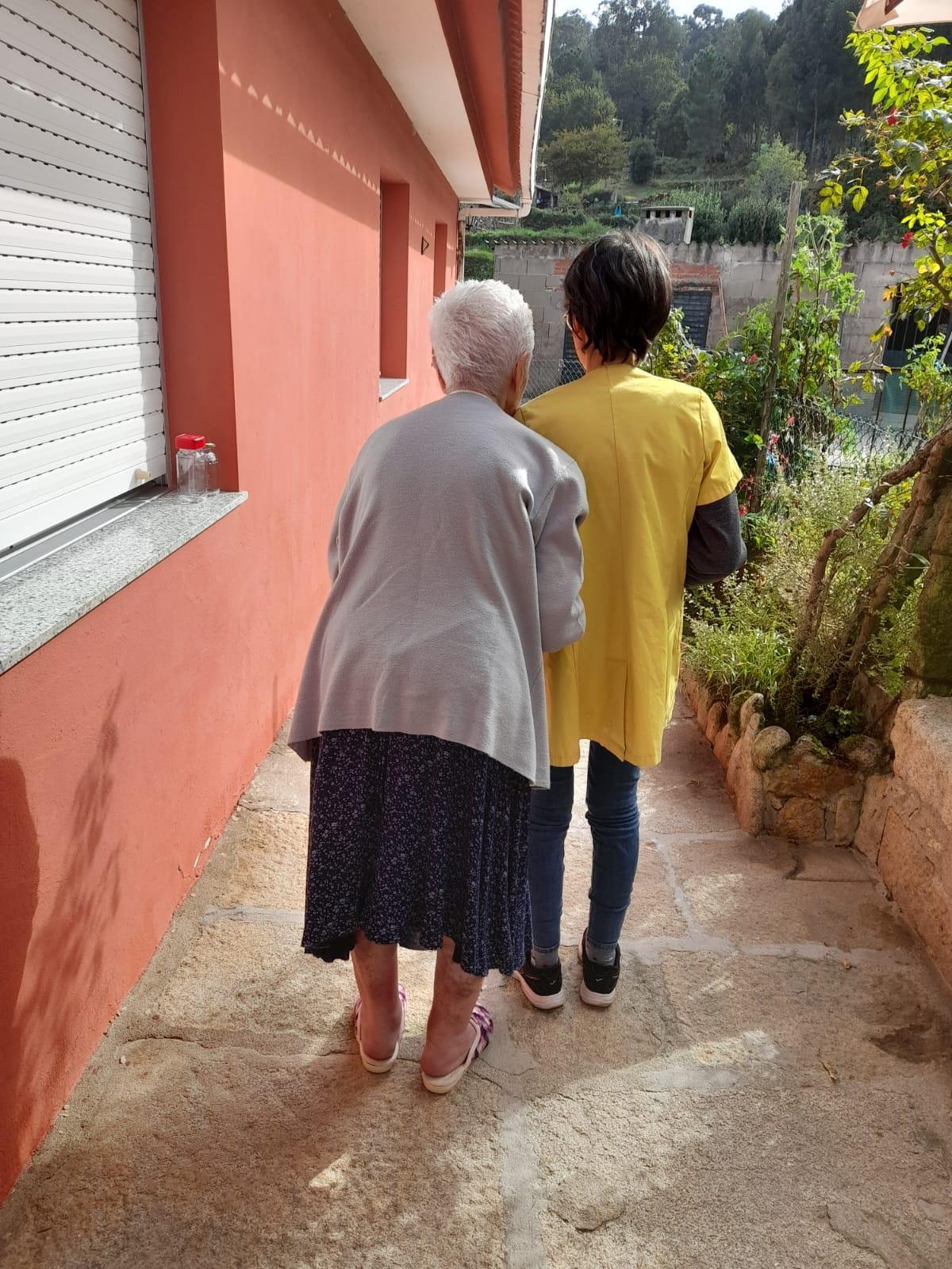 Una usuaria del SAF con una profesional