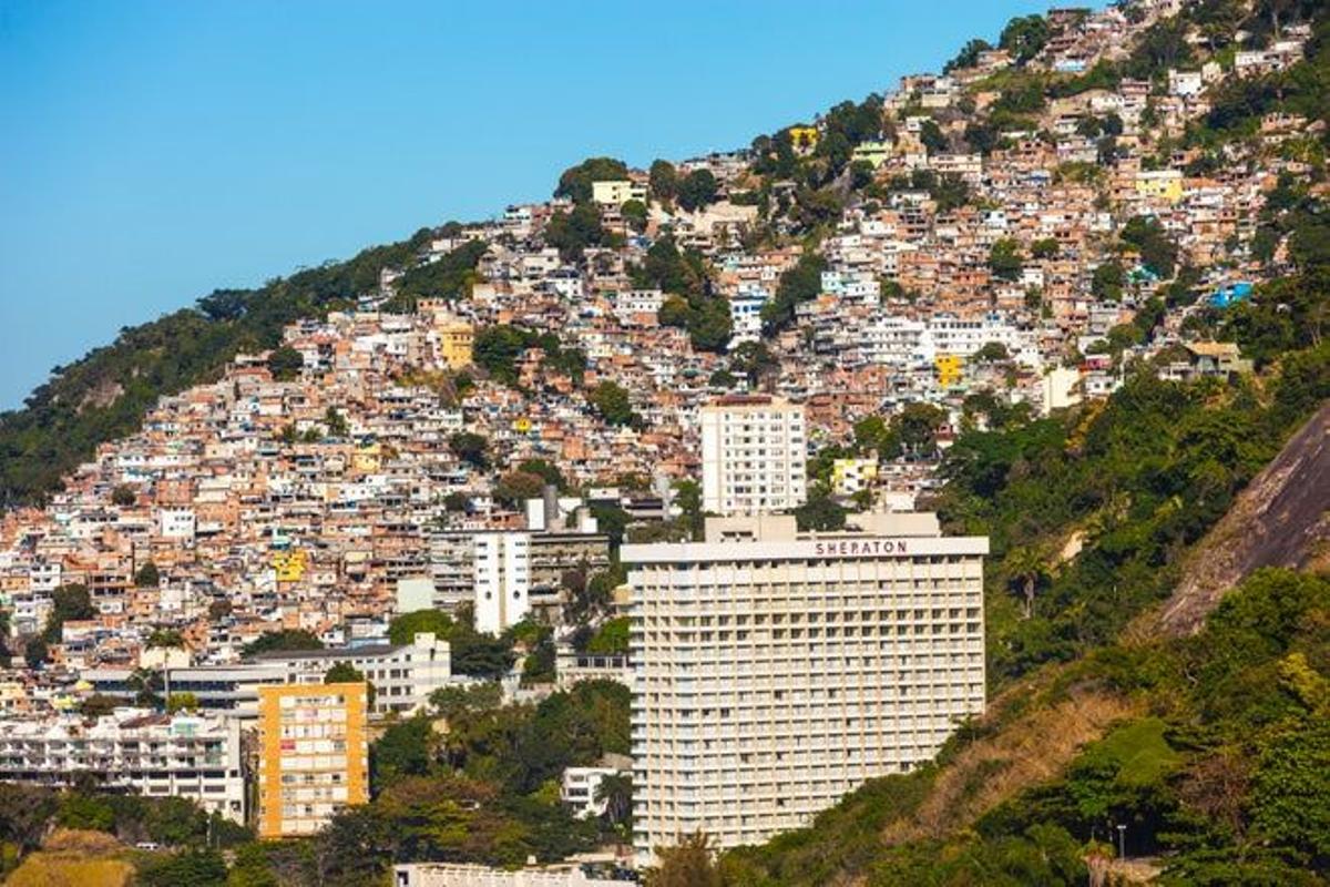 El hotel Sheraton con la favela Vidigal detrás.